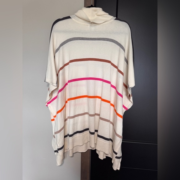 Turtleneck tunic length lightweight sweater, size is OS, fits up to a 2XL - Picture 2 of 3